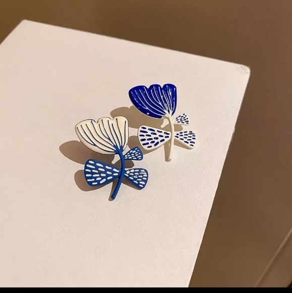 Blue and White Flower Earrings - Picture 2 of 5